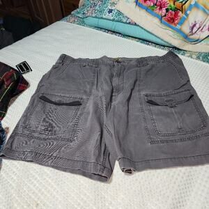 FOUNDRY SUPPLY EUC MENS SIZE 46 CARGO SHORTS